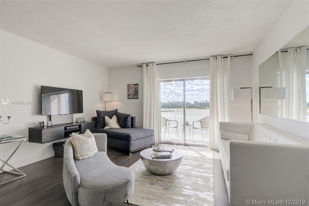 Recently Sold: $298,700 (2 beds, 1 baths, 1054 Square Feet)