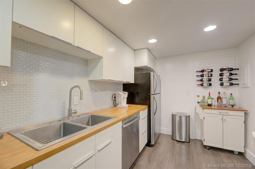 Recently Sold: $298,700 (2 beds, 1 baths, 1054 Square Feet)