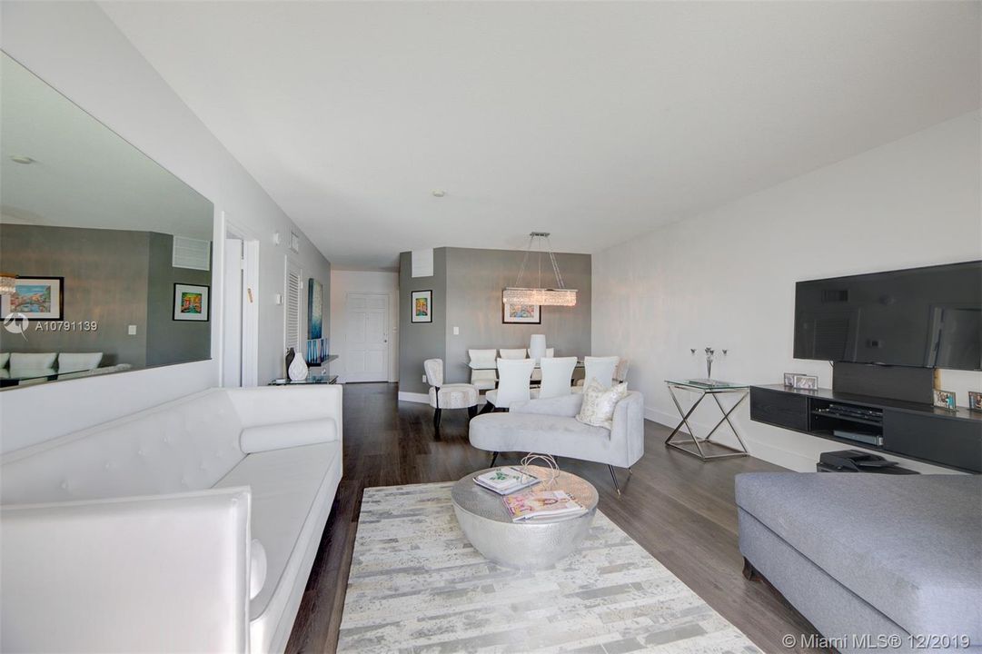 Recently Sold: $298,700 (2 beds, 1 baths, 1054 Square Feet)