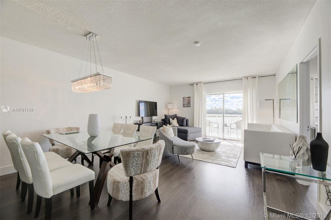 Recently Sold: $298,700 (2 beds, 1 baths, 1054 Square Feet)