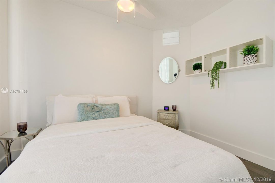 Recently Sold: $298,700 (2 beds, 1 baths, 1054 Square Feet)