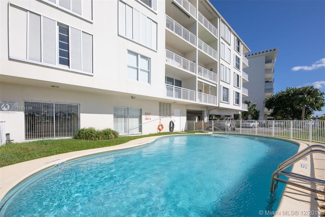 Recently Sold: $298,700 (2 beds, 1 baths, 1054 Square Feet)
