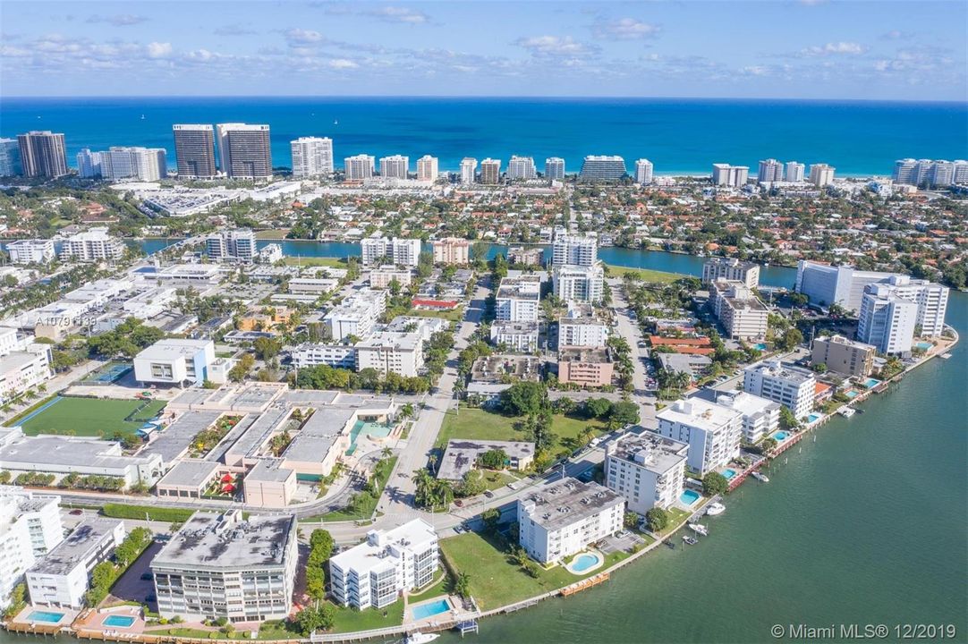 Recently Sold: $298,700 (2 beds, 1 baths, 1054 Square Feet)