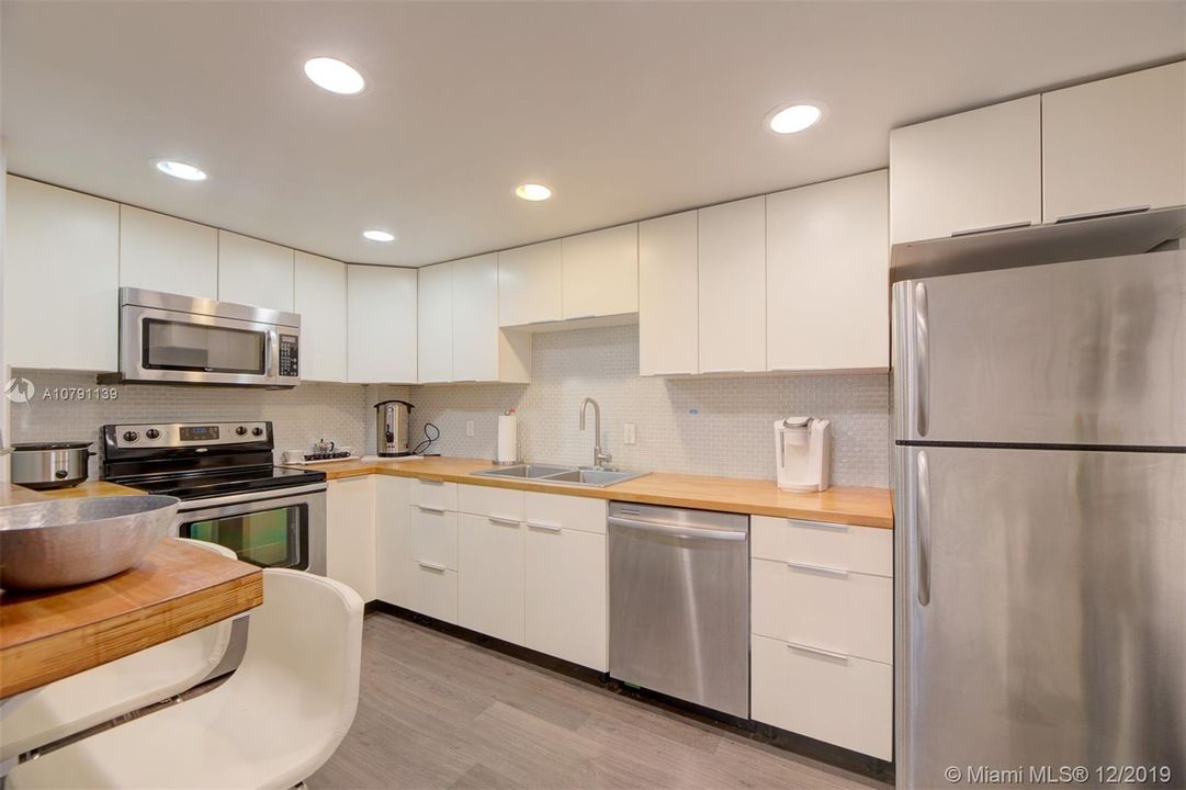 Recently Sold: $298,700 (2 beds, 1 baths, 1054 Square Feet)