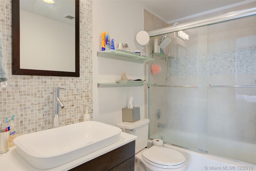 Recently Sold: $298,700 (2 beds, 1 baths, 1054 Square Feet)