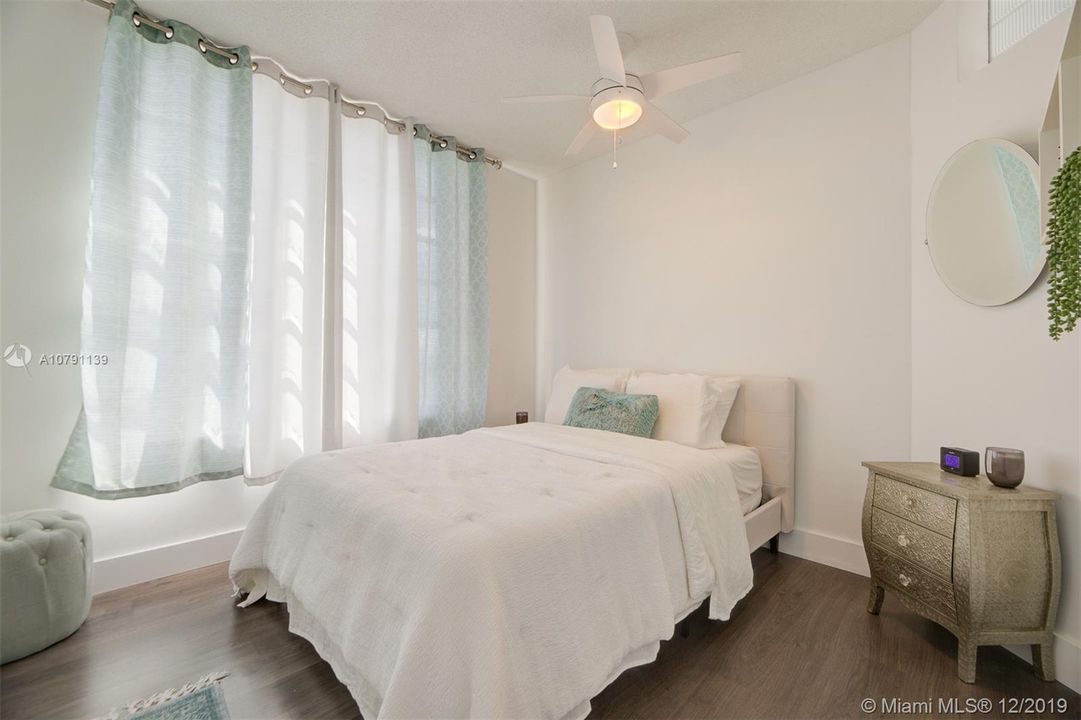 Recently Sold: $298,700 (2 beds, 1 baths, 1054 Square Feet)