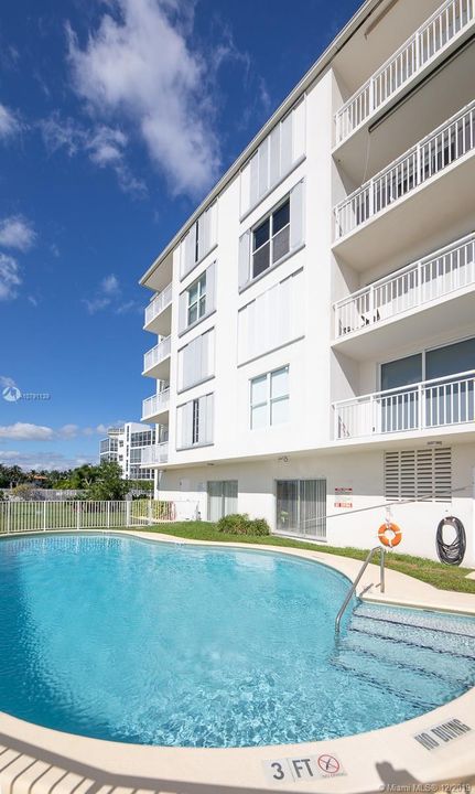 Recently Sold: $298,700 (2 beds, 1 baths, 1054 Square Feet)