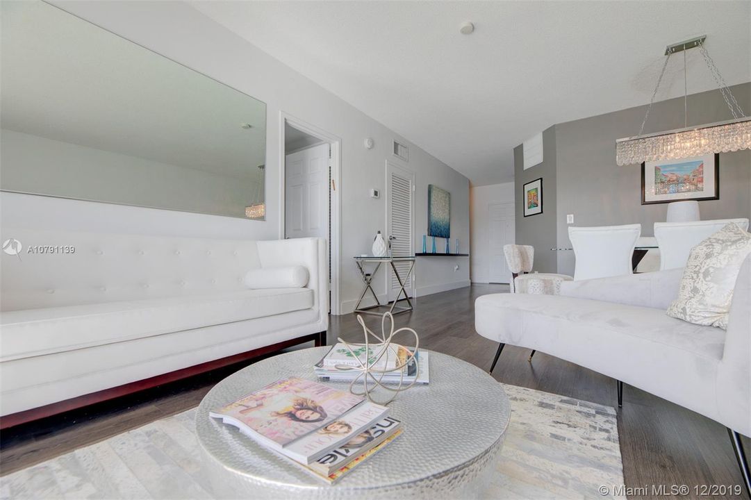 Recently Sold: $298,700 (2 beds, 1 baths, 1054 Square Feet)