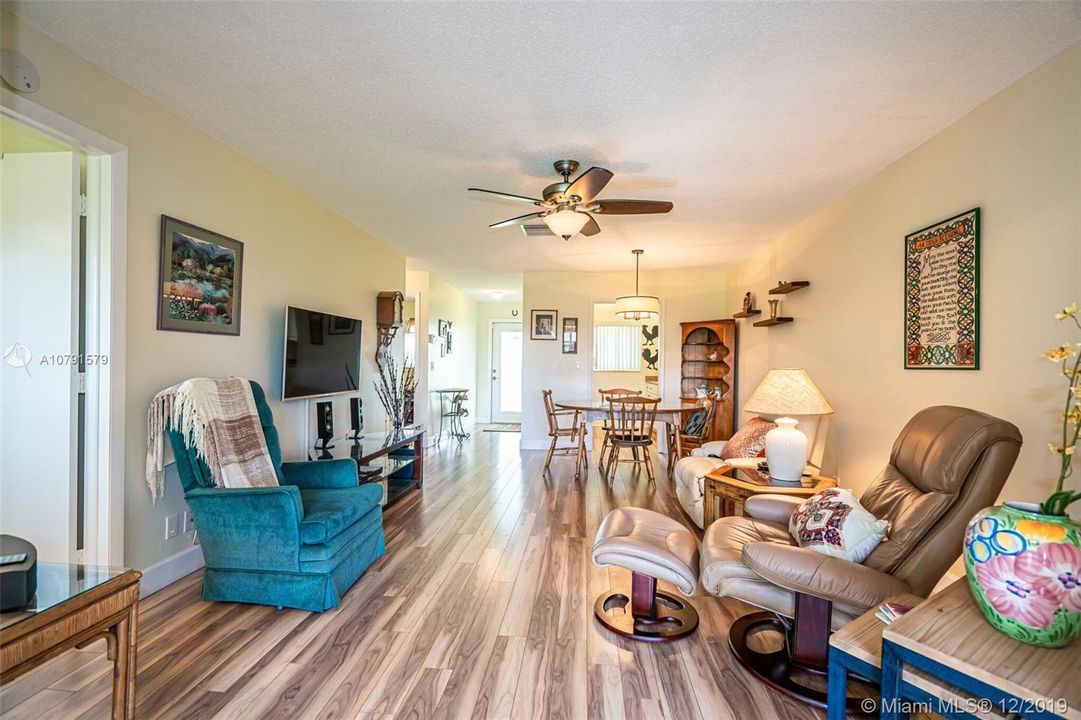 Recently Sold: $142,000 (2 beds, 2 baths, 901 Square Feet)