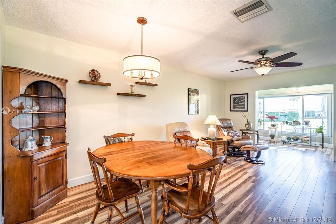 Recently Sold: $142,000 (2 beds, 2 baths, 901 Square Feet)