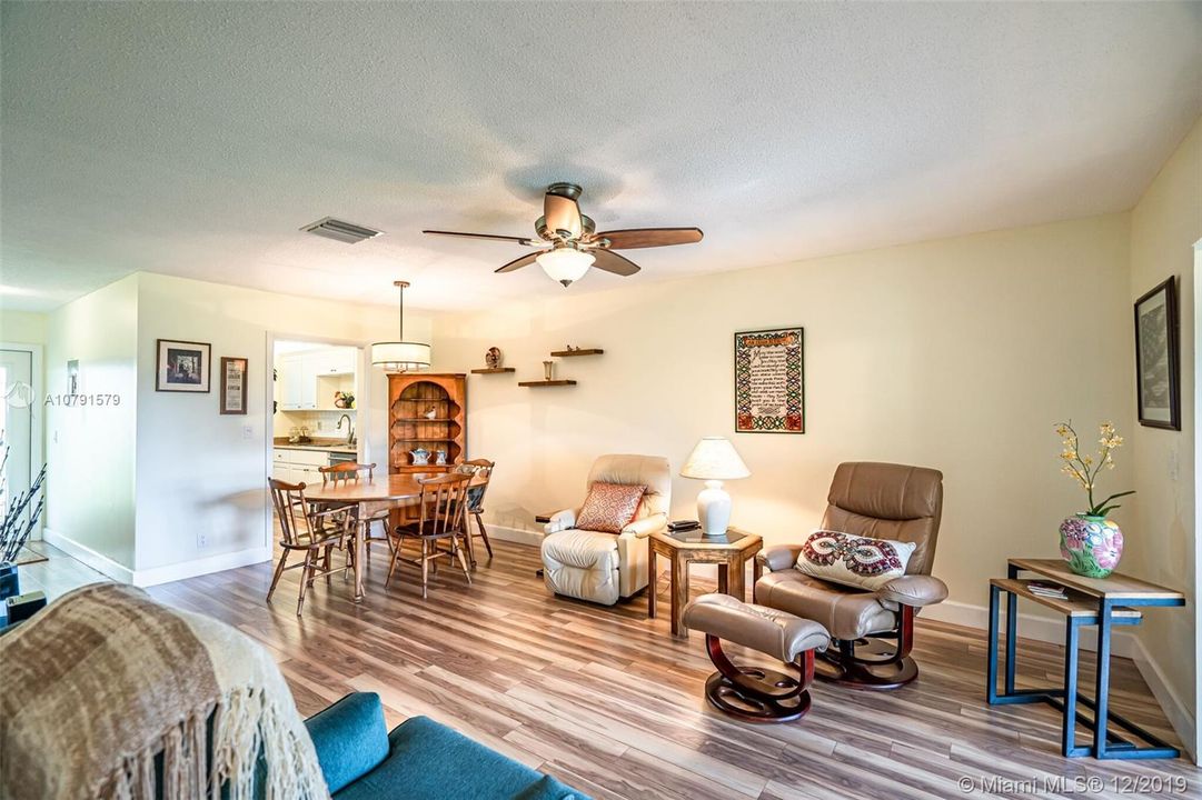 Recently Sold: $142,000 (2 beds, 2 baths, 901 Square Feet)