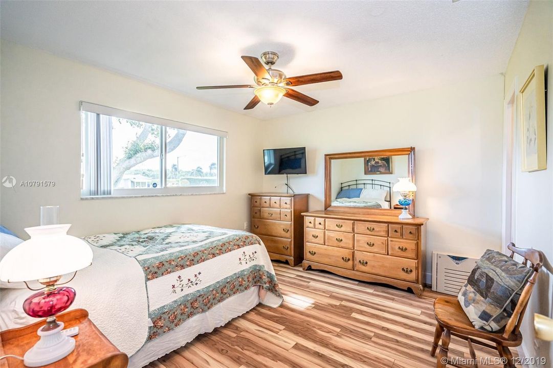 Recently Sold: $142,000 (2 beds, 2 baths, 901 Square Feet)