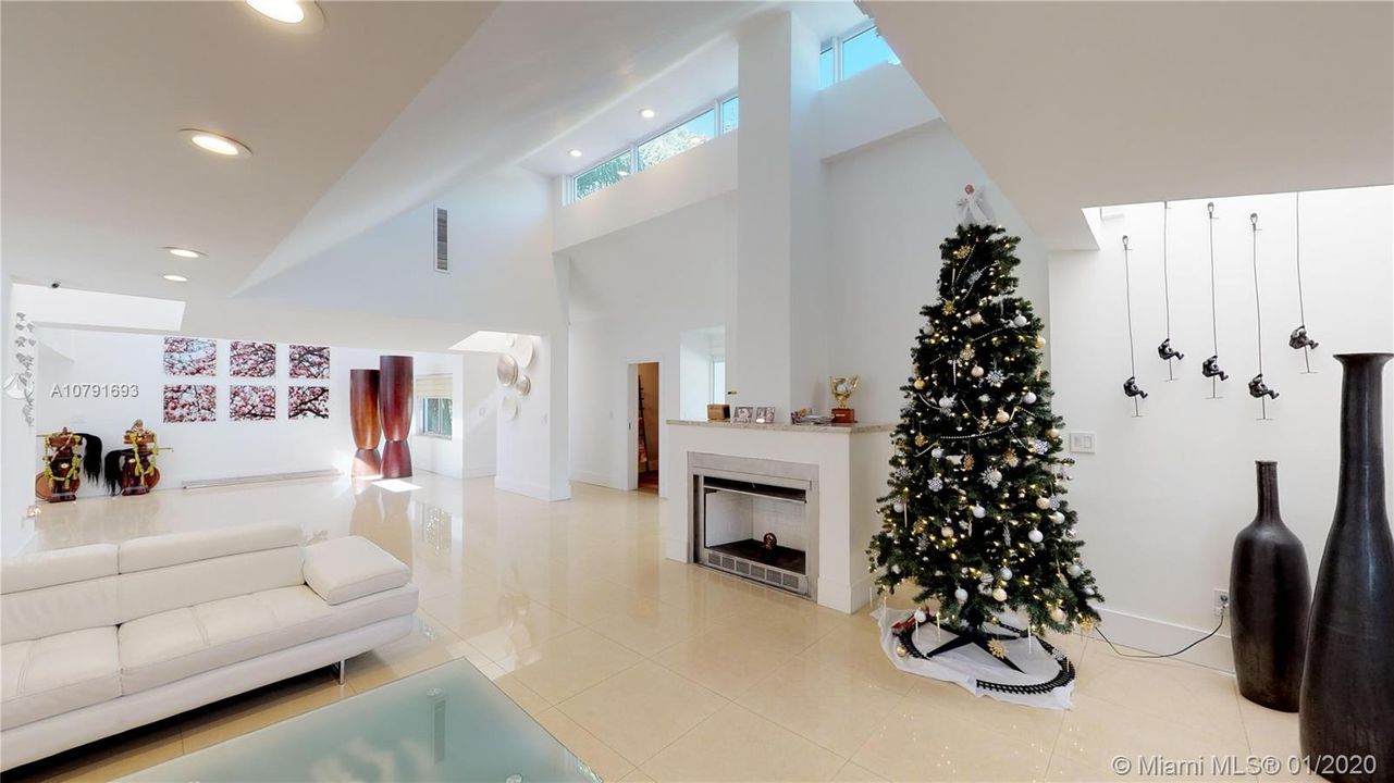 Vendido Recientemente: $1,450,000 (5 camas, 4 baños, 4183 Pies cuadrados)