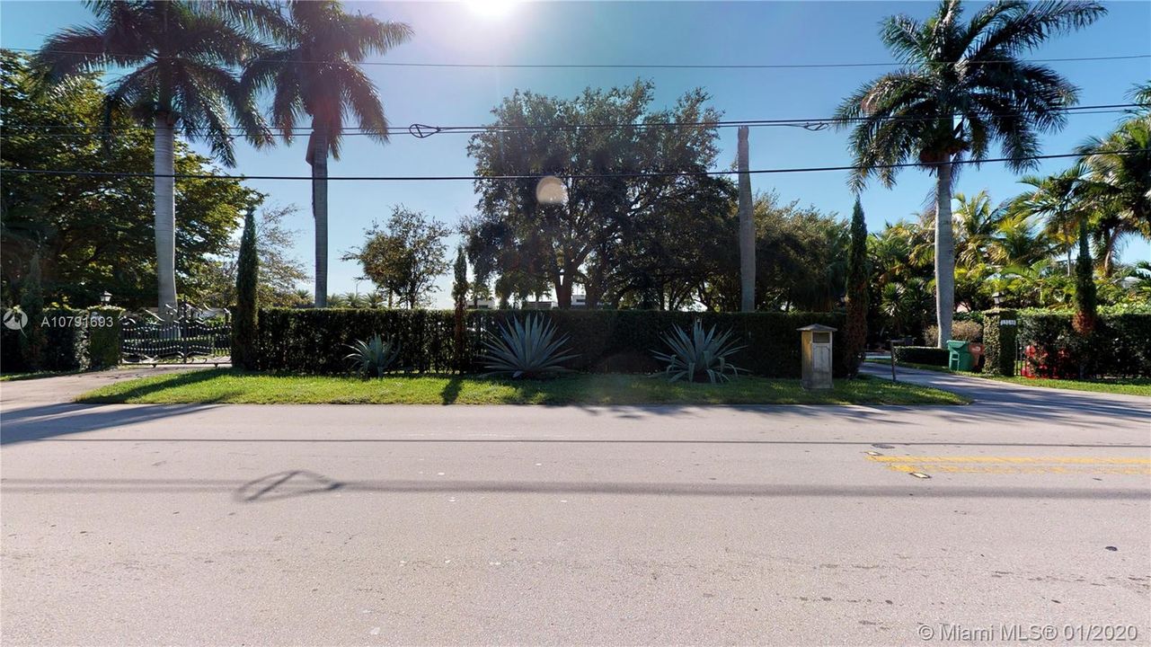 Vendido Recientemente: $1,450,000 (5 camas, 4 baños, 4183 Pies cuadrados)