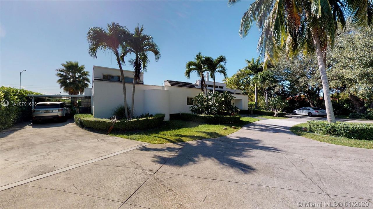 Vendido Recientemente: $1,450,000 (5 camas, 4 baños, 4183 Pies cuadrados)