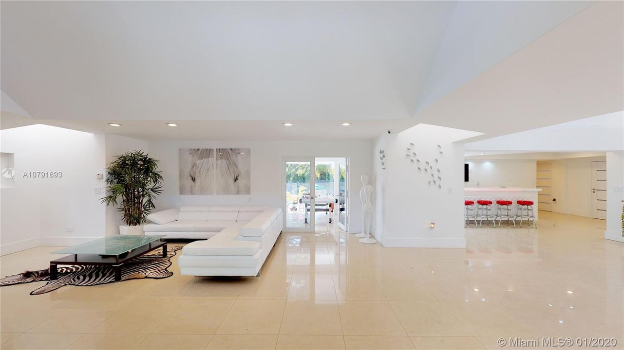 Vendido Recientemente: $1,450,000 (5 camas, 4 baños, 4183 Pies cuadrados)