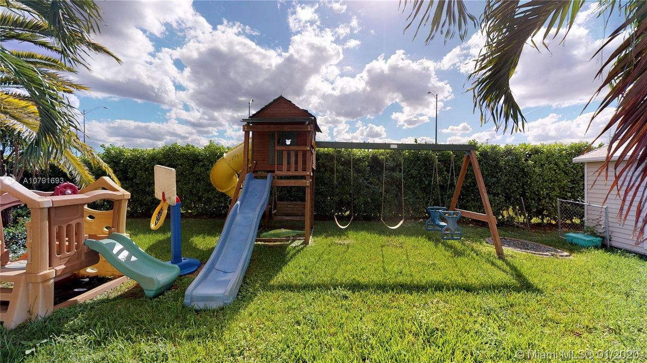 Vendido Recientemente: $1,450,000 (5 camas, 4 baños, 4183 Pies cuadrados)