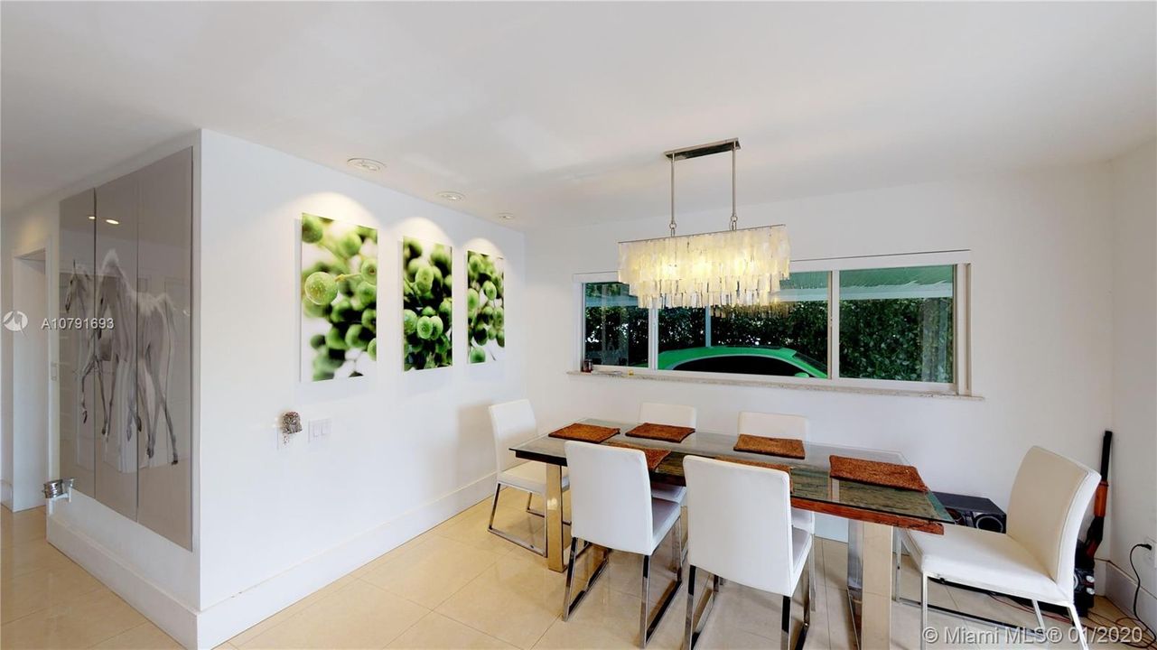 Vendido Recientemente: $1,450,000 (5 camas, 4 baños, 4183 Pies cuadrados)
