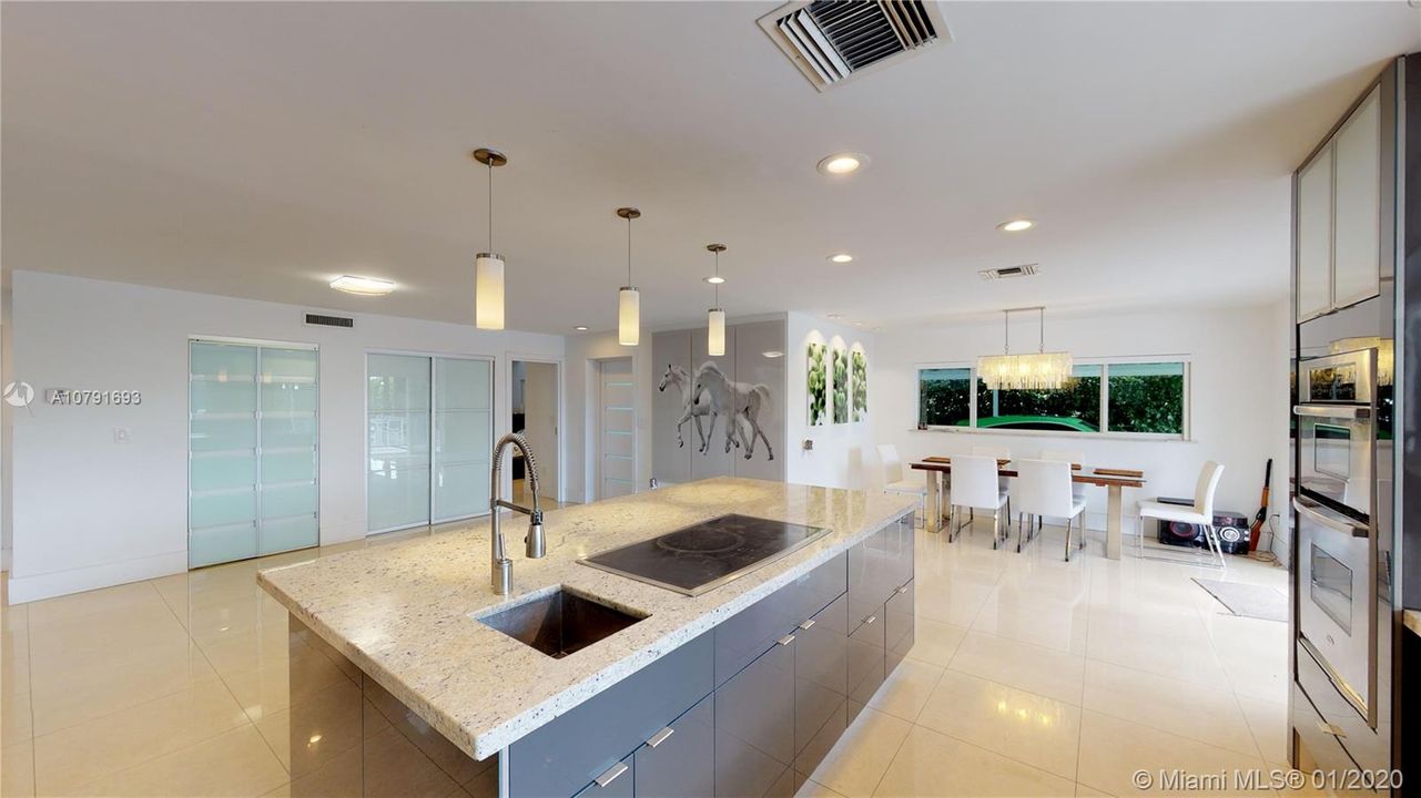 Vendido Recientemente: $1,450,000 (5 camas, 4 baños, 4183 Pies cuadrados)