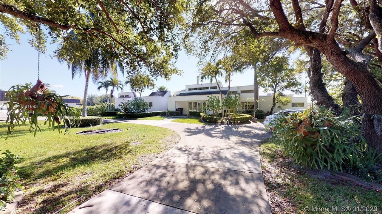 Vendido Recientemente: $1,450,000 (5 camas, 4 baños, 4183 Pies cuadrados)