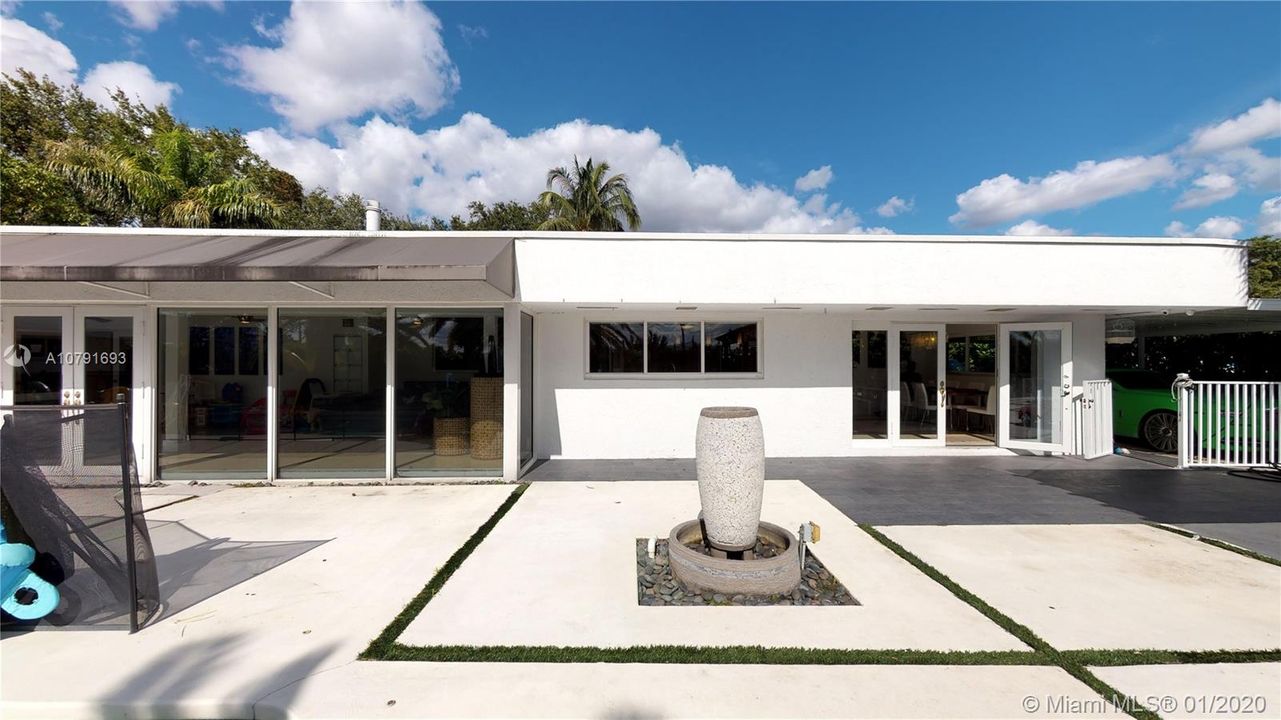 Vendido Recientemente: $1,450,000 (5 camas, 4 baños, 4183 Pies cuadrados)
