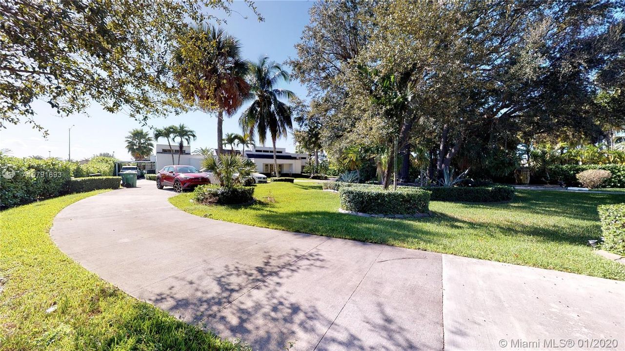 Vendido Recientemente: $1,450,000 (5 camas, 4 baños, 4183 Pies cuadrados)