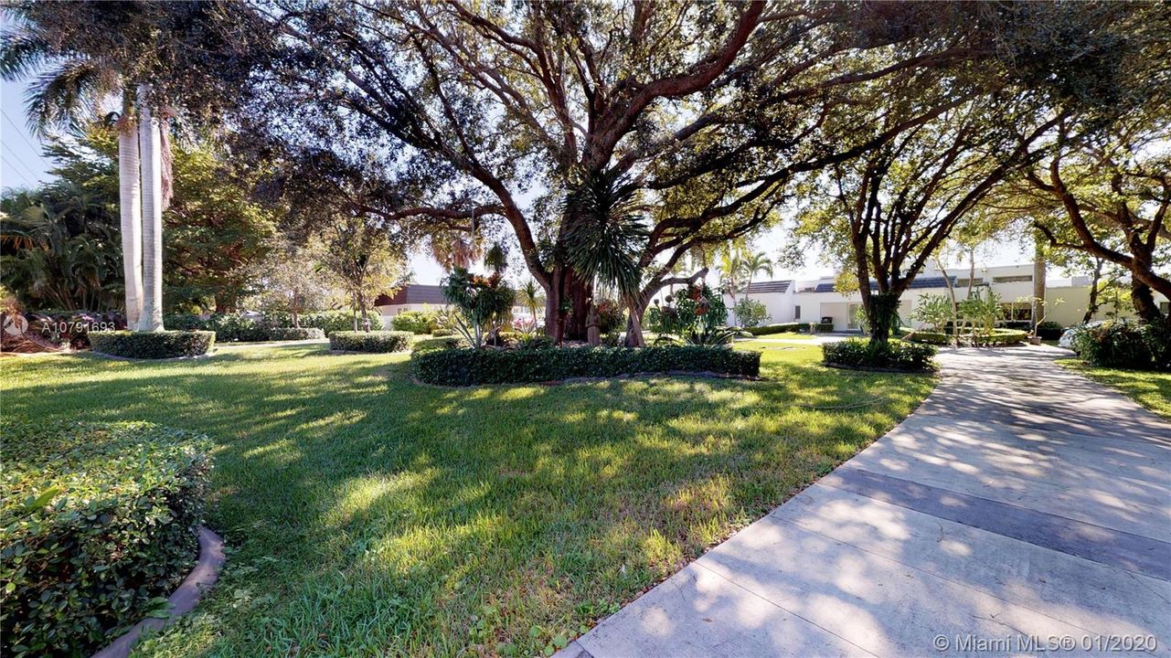 Vendido Recientemente: $1,450,000 (5 camas, 4 baños, 4183 Pies cuadrados)