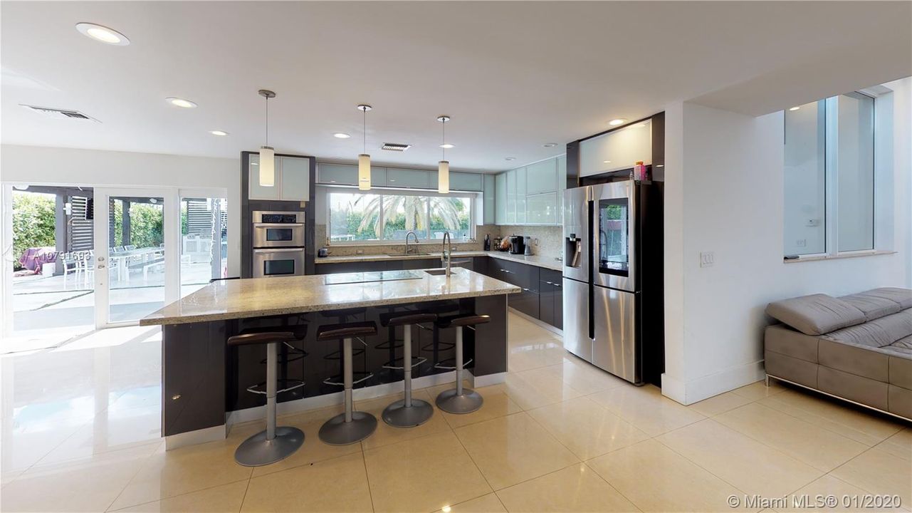 Vendido Recientemente: $1,450,000 (5 camas, 4 baños, 4183 Pies cuadrados)
