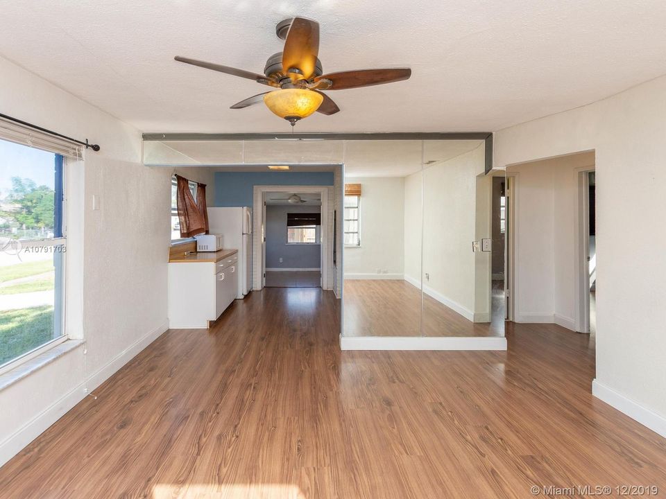 Vendido Recientemente: $289,000 (3 camas, 2 baños, 1117 Pies cuadrados)