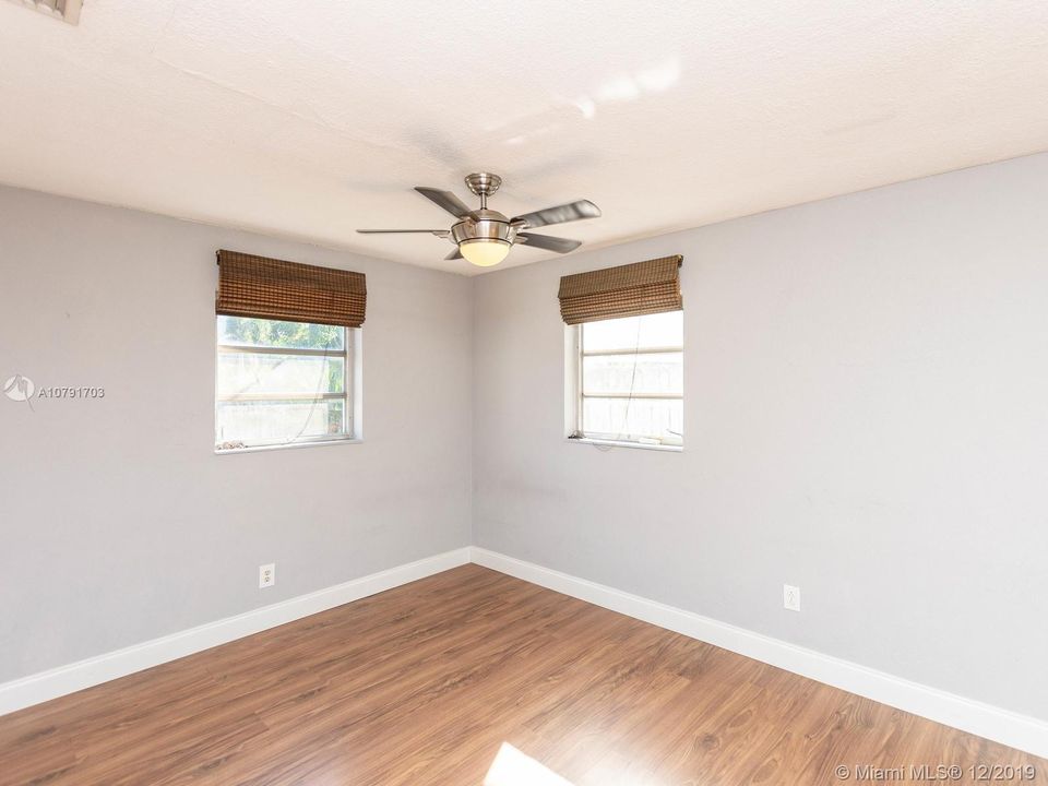 Vendido Recientemente: $289,000 (3 camas, 2 baños, 1117 Pies cuadrados)