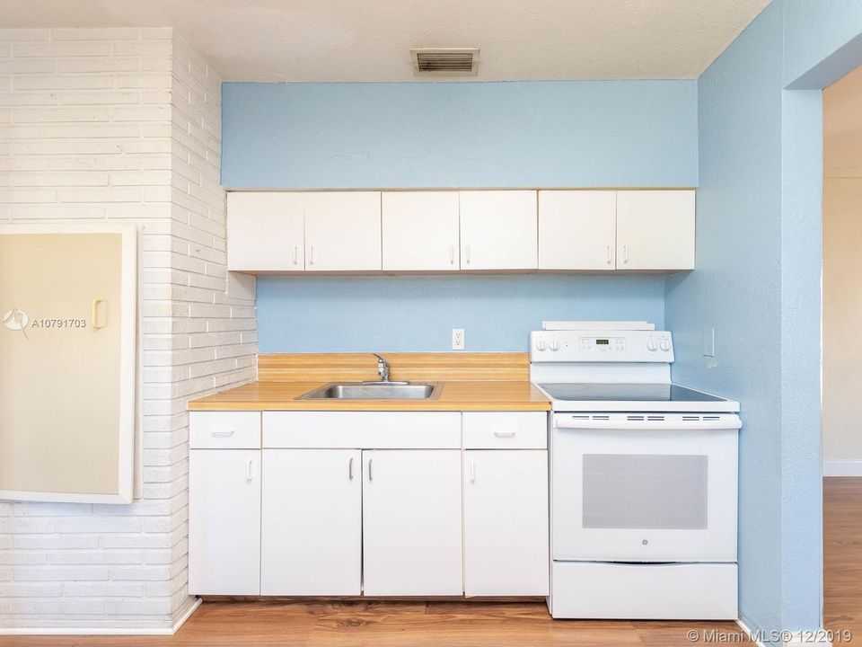 Vendido Recientemente: $289,000 (3 camas, 2 baños, 1117 Pies cuadrados)
