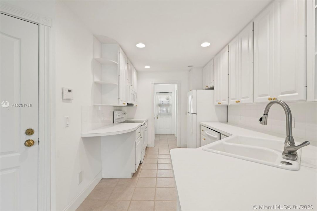 Recently Sold: $324,000 (3 beds, 2 baths, 1611 Square Feet)