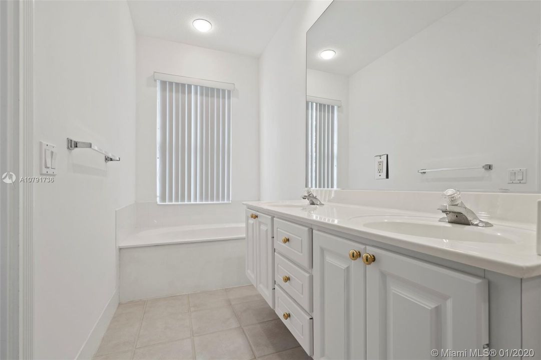 Recently Sold: $324,000 (3 beds, 2 baths, 1611 Square Feet)