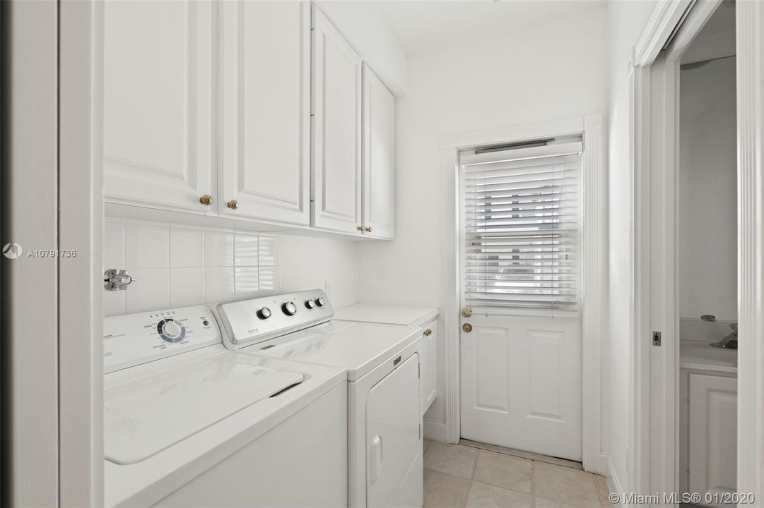 Recently Sold: $324,000 (3 beds, 2 baths, 1611 Square Feet)