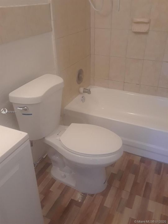Vendido Recientemente: $249,000 (4 camas, 2 baños, 1395 Pies cuadrados)