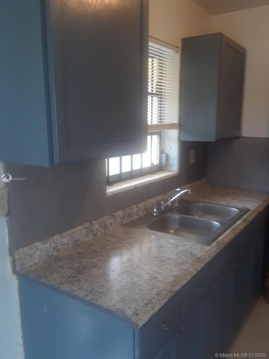 Vendido Recientemente: $249,000 (4 camas, 2 baños, 1395 Pies cuadrados)
