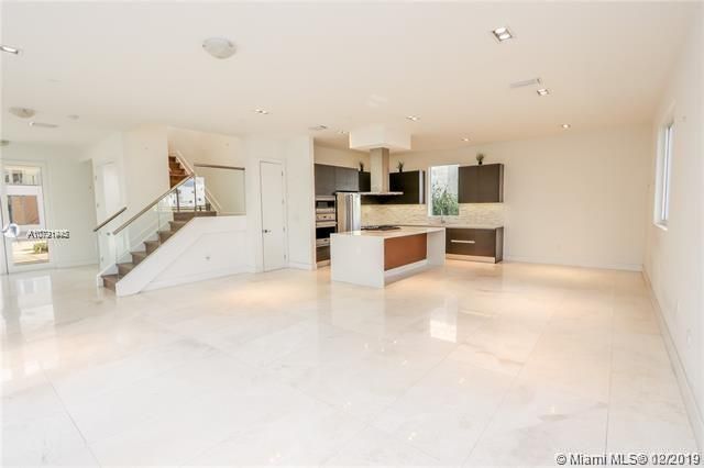 Vendido Recientemente: $990,000 (6 camas, 7 baños, 4874 Pies cuadrados)