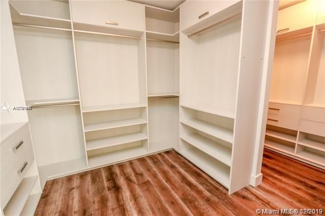 Vendido Recientemente: $990,000 (6 camas, 7 baños, 4874 Pies cuadrados)