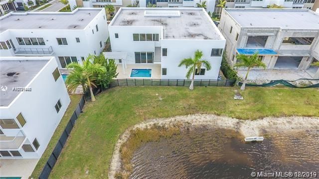 Vendido Recientemente: $990,000 (6 camas, 7 baños, 4874 Pies cuadrados)