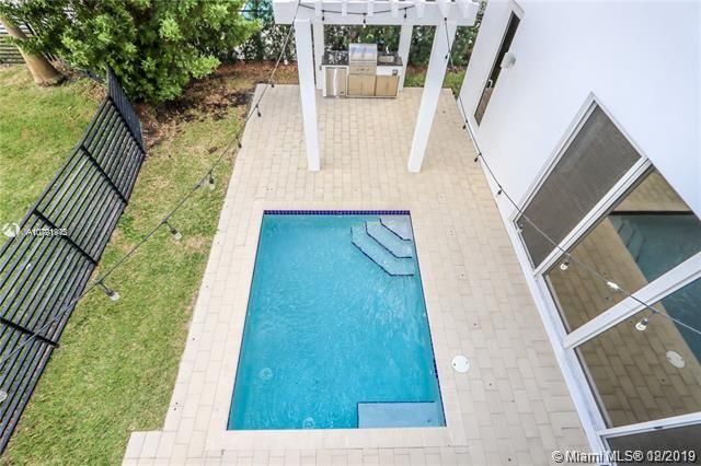Vendido Recientemente: $990,000 (6 camas, 7 baños, 4874 Pies cuadrados)