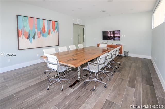 Vendido Recientemente: $990,000 (6 camas, 7 baños, 4874 Pies cuadrados)