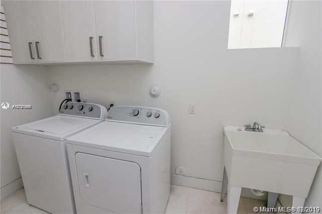 Vendido Recientemente: $990,000 (6 camas, 7 baños, 4874 Pies cuadrados)