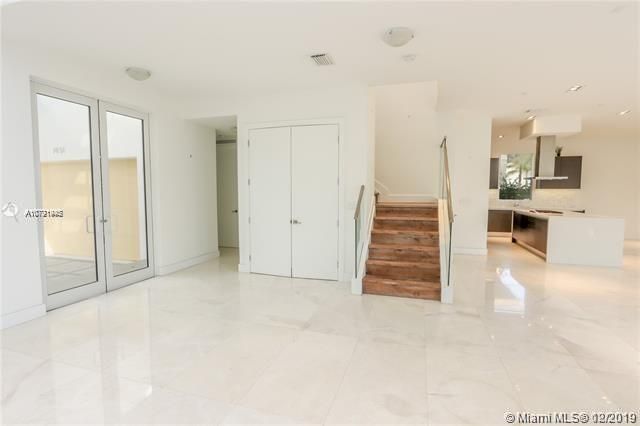 Vendido Recientemente: $990,000 (6 camas, 7 baños, 4874 Pies cuadrados)
