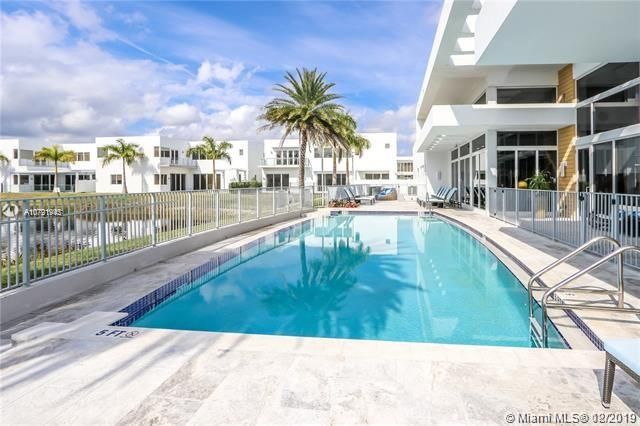 Vendido Recientemente: $990,000 (6 camas, 7 baños, 4874 Pies cuadrados)