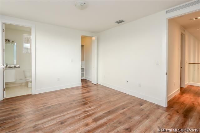 Vendido Recientemente: $990,000 (6 camas, 7 baños, 4874 Pies cuadrados)