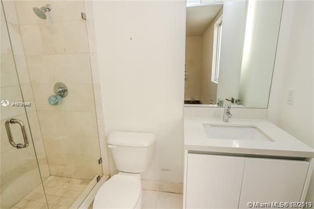 Vendido Recientemente: $990,000 (6 camas, 7 baños, 4874 Pies cuadrados)