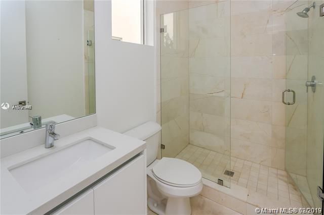 Vendido Recientemente: $990,000 (6 camas, 7 baños, 4874 Pies cuadrados)