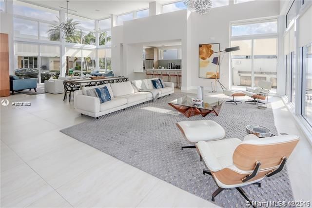 Vendido Recientemente: $990,000 (6 camas, 7 baños, 4874 Pies cuadrados)