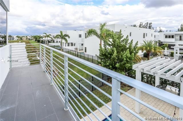 Vendido Recientemente: $990,000 (6 camas, 7 baños, 4874 Pies cuadrados)