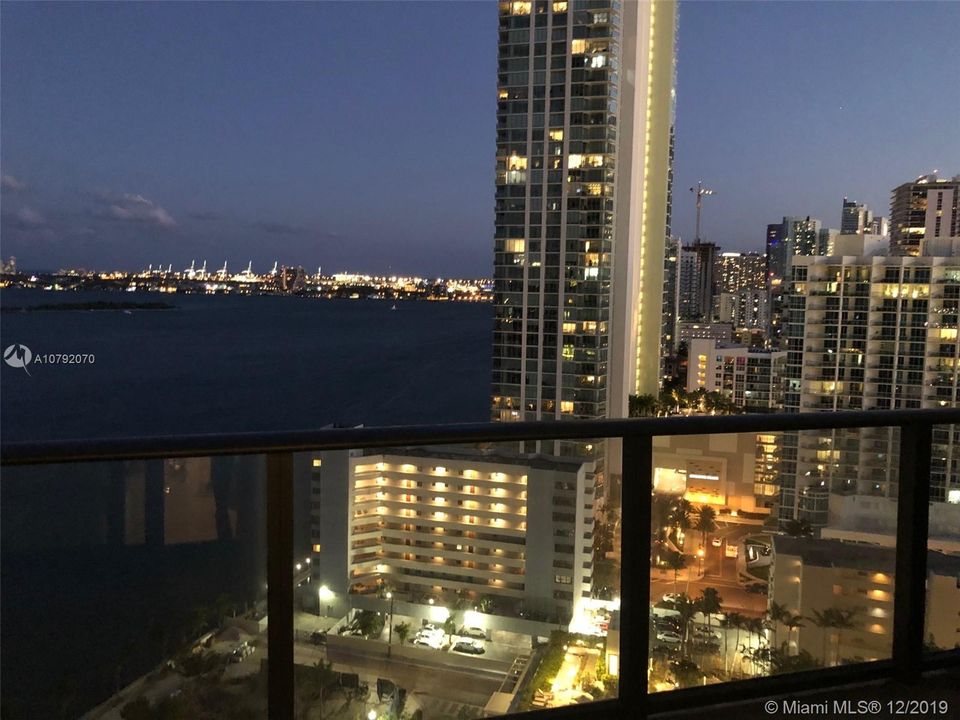 Недавно продано: $619,000 (2 спален, 2 ванн, 1067 Квадратных фут)